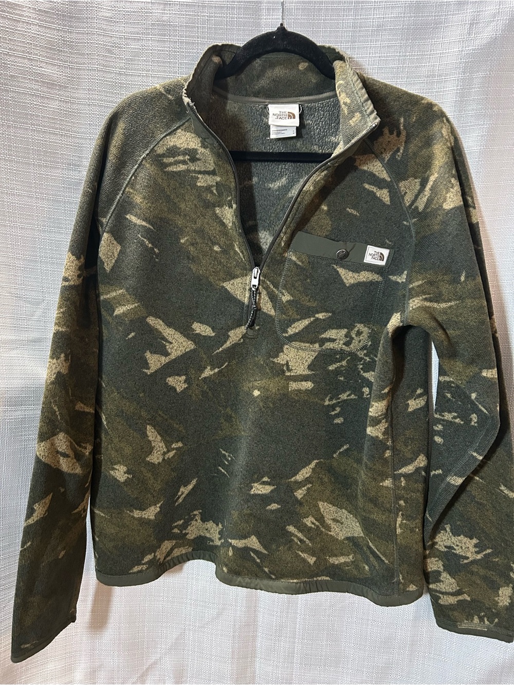 The North Face Men’s Olive Camo Quarter-Zip Fleece Pullover